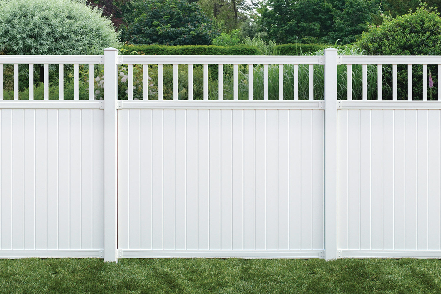 Sixth Avenue Building Products Belfast Spindle Top Privacy Fence-White